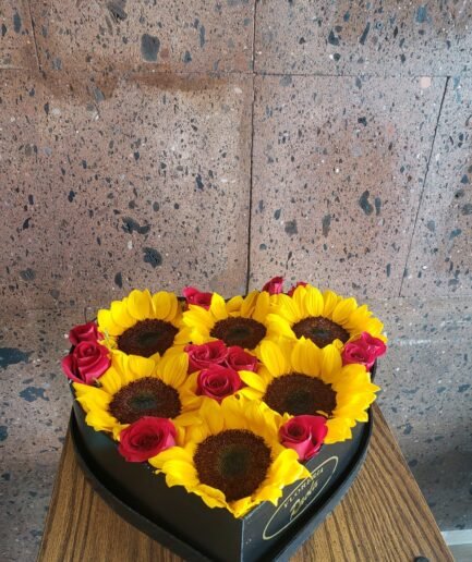 Caja de Corazón con Girasoles