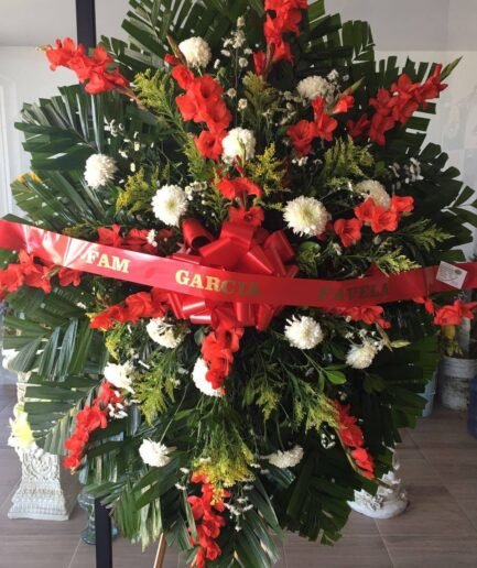 Corona fúnebre de gladiolas blancas frescas para entrega urgente en funerarias de Ciudad Juárez y El Paso.