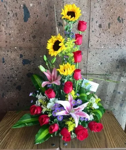 Docena de Rosas con Girasoles