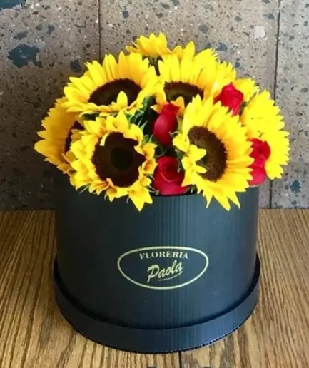 Cilindro Girasoles con Rosas