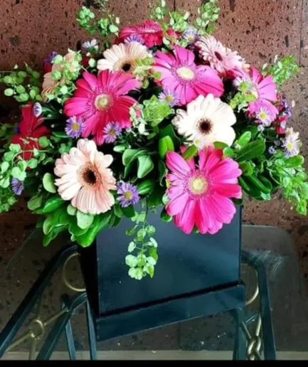 Caja con gerberas