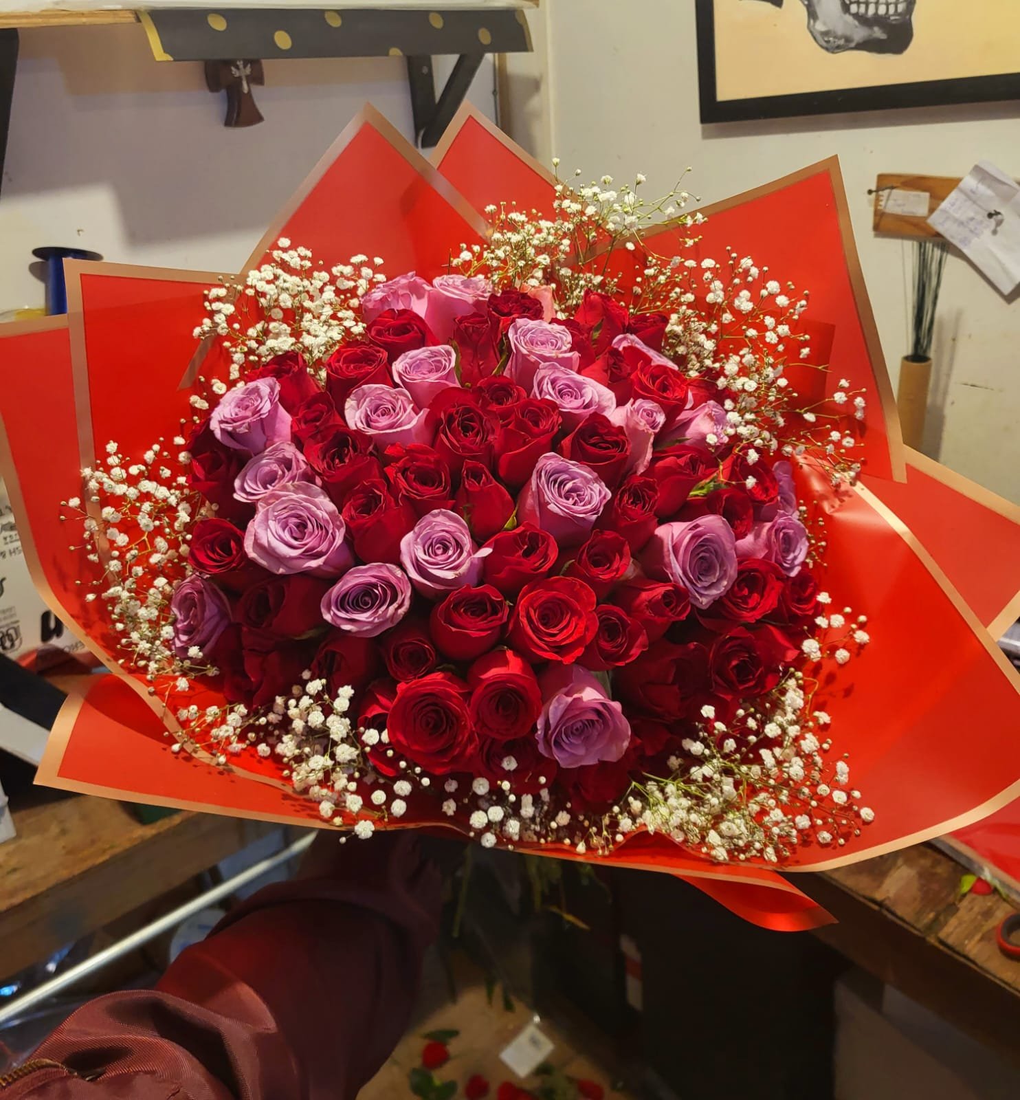 Gran ramo de 100 rosas rojas premium de exportación para envío de lujo en Ciudad Juárez.