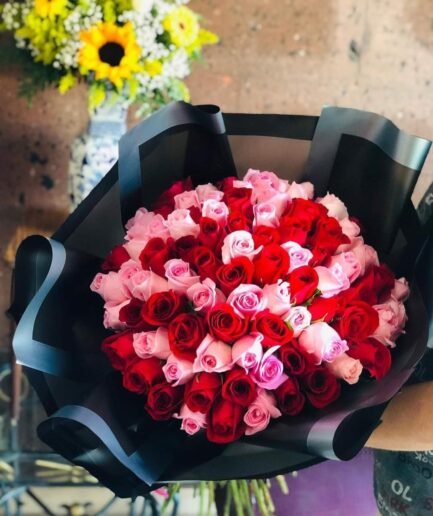 Ramo bouquet gigante con 150 rosas rojas premium de exportación para envío sin costo en Ciudad Juárez.
