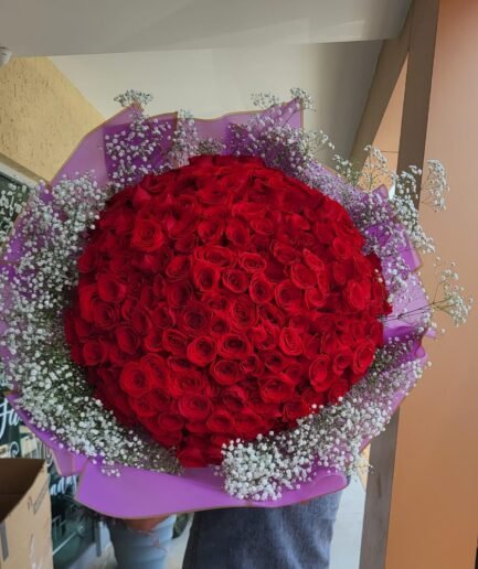 Gigantesco ramo de 300 rosas rojas frescas de exportación, el regalo de máximo lujo en Ciudad Juárez.