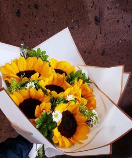 Ramo de 6 girasoles grandes y frescos para envío a domicilio en Ciudad Juárez y El Paso.