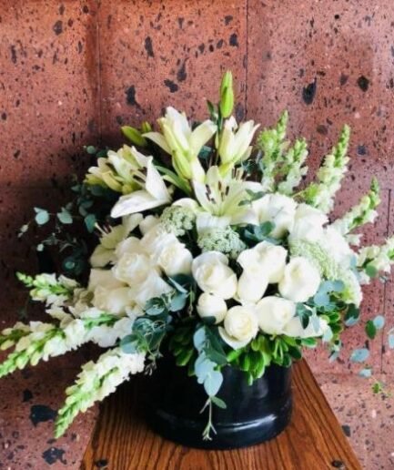 Cilindro Lili perritos con 25 rosas