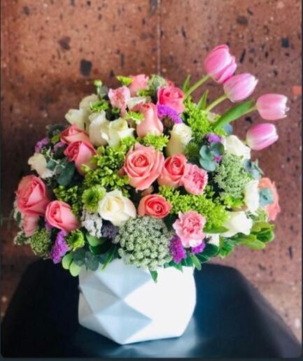 Cilindro de 50 Rosas y Tulipanes