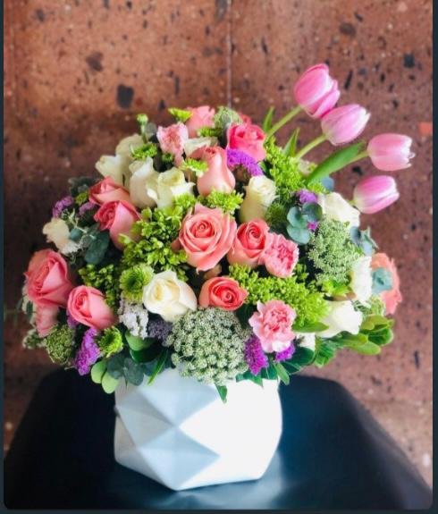 Cilindro de 50 Rosas y Tulipanes