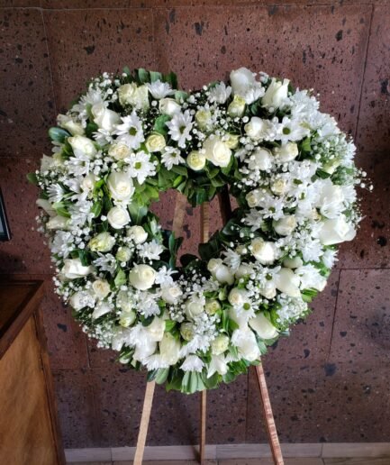 Corona corazón 75 rosas (60cm diametro)