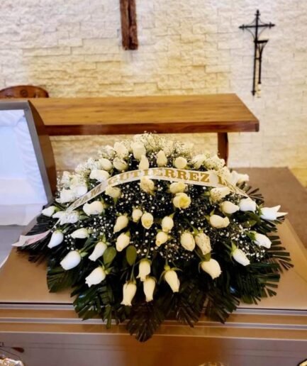 Cubre feretro 100 rosas