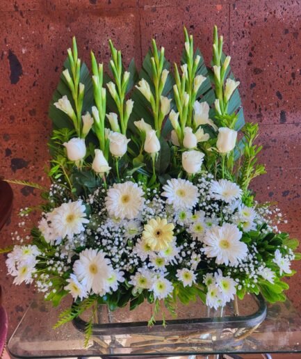 Maceta gladiolas, rosas y gerberas