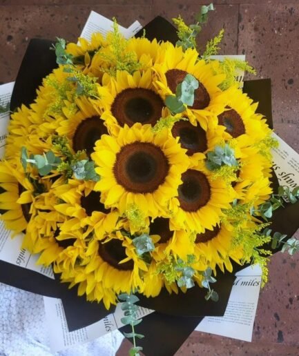 Ramo grande de 30 girasoles amarillos frescos para envío sin costo en Ciudad Juárez y El Paso.