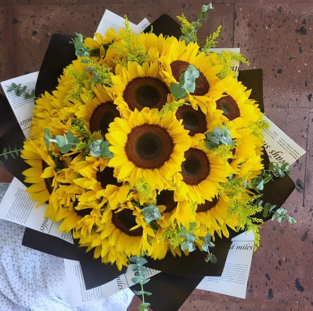 Ramo grande de 30 girasoles amarillos frescos para envío sin costo en Ciudad Juárez y El Paso.
