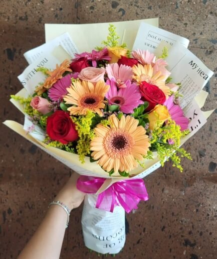 Ramo 12 rosas y 12 gerberas.