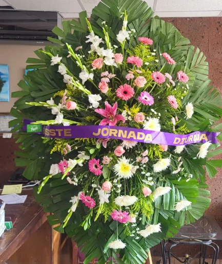 Corona Gladiolas, Rosas, Gerberas y Spiders – Flores en Cd. Juárez